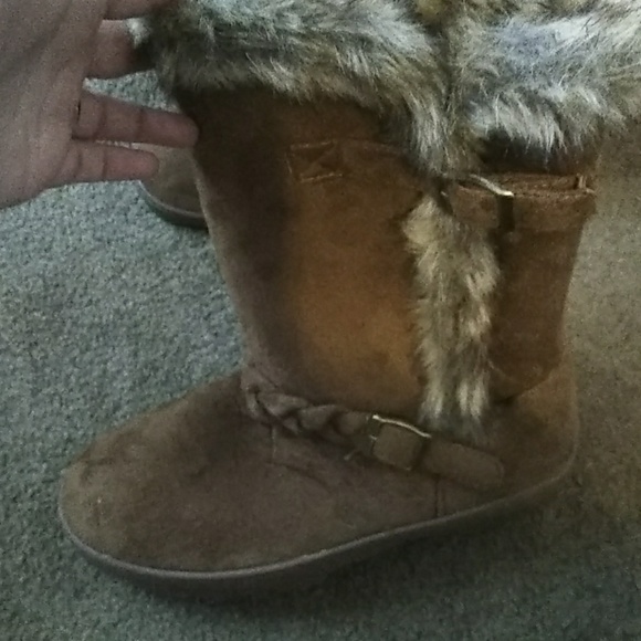Fuzzy boots - Picture 2 of 3